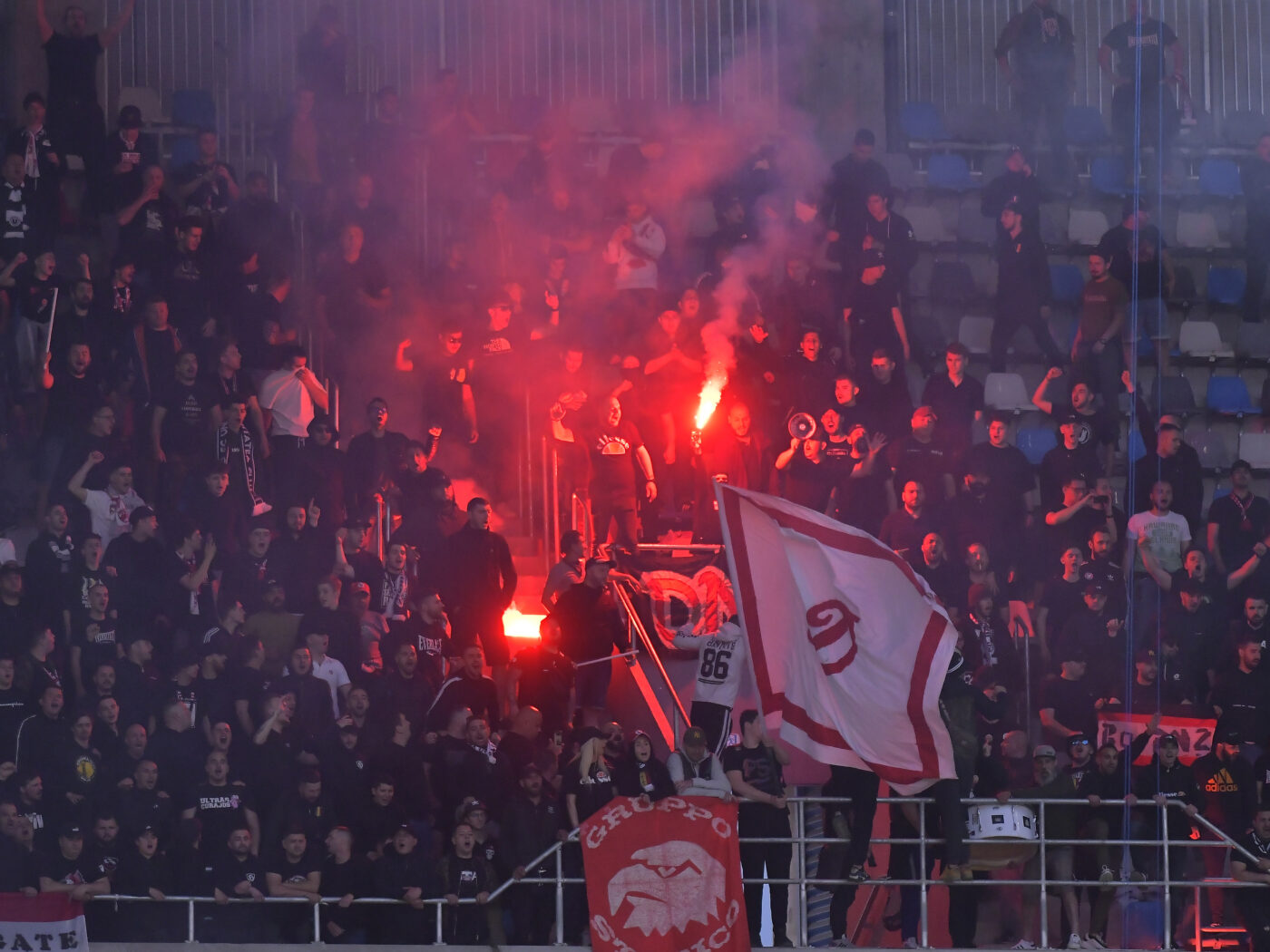 Spectacol în tribune pe Arena Națională! Câți spectatori sunt așteptați la derby-ul Dinamo – CSA Steaua și câte bilete au cumpărat ultrașii echipei din Ghencea | EXCLUSIV