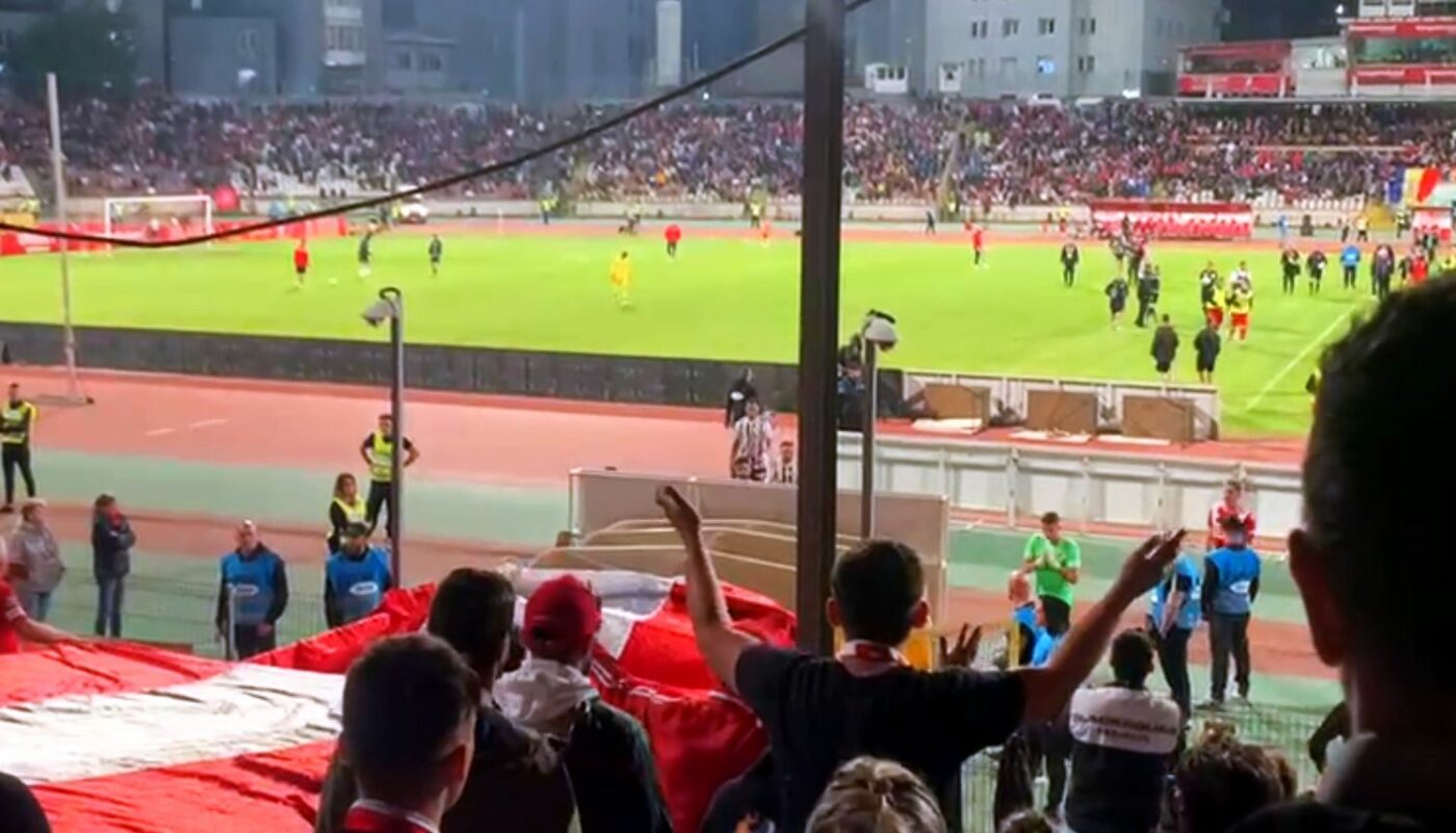 Imagini halucinante la pauza meciului Dinamo – U Cluj! Mihai Eșanu, amenințare horror: „Te omor!” Arbitrii n-au scăpat nici ei | VIDEO