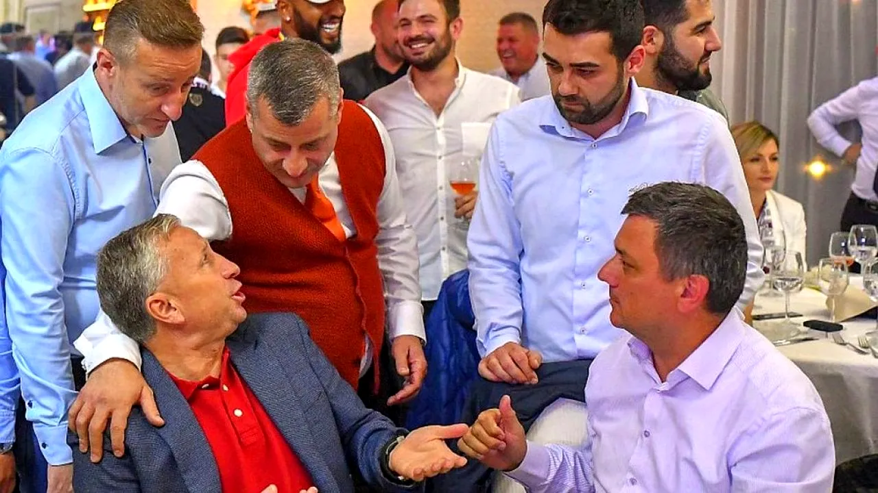 Vizită-șoc în vestiarul campioanei CFR Cluj! Ce le-a făcut în cabină Neluțu Varga și ce primă le-a promis jucătorilor: „Un duș rece” | EXCLUSIV