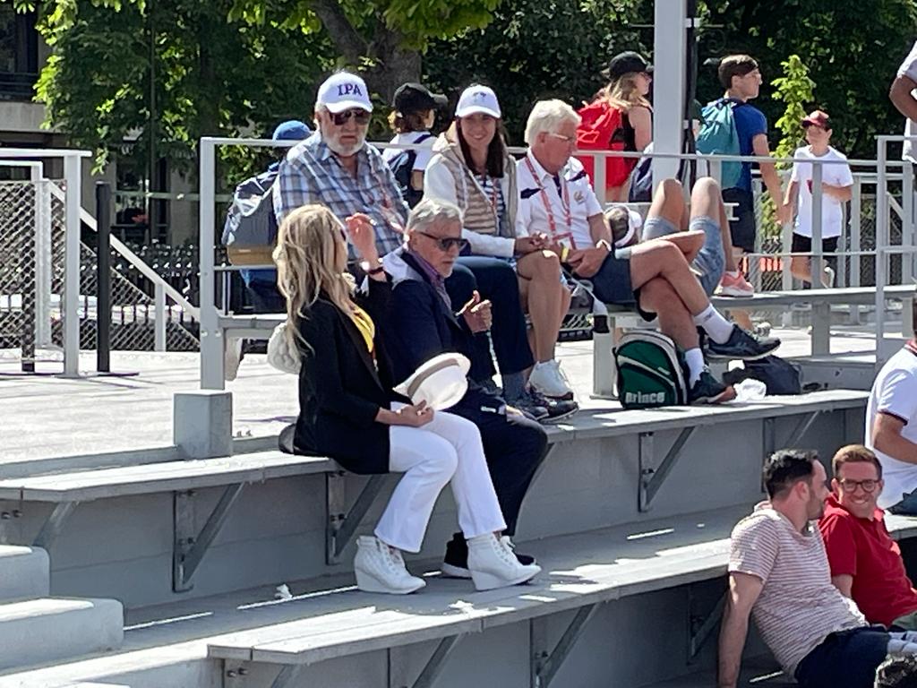 Ion Țiriac, Ilie Năstase și Nadia Comăneci au ratat meciul Simonei Halep de la Roland Garros, dar au fost în tribune pentru a o urmări pe Sorana Cîrstea! | GALERIE FOTO