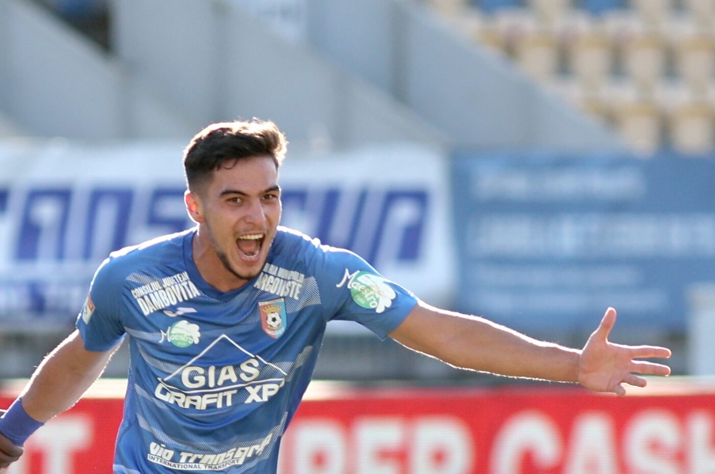 Marco Dulca, „împins” de tatăl lui spre Rapid: „Cui nu i-ar plăcea să joace acolo?”. Cine are cel mai mare merit în ascensiunea mijlocașului: „I-a dat încredere!”