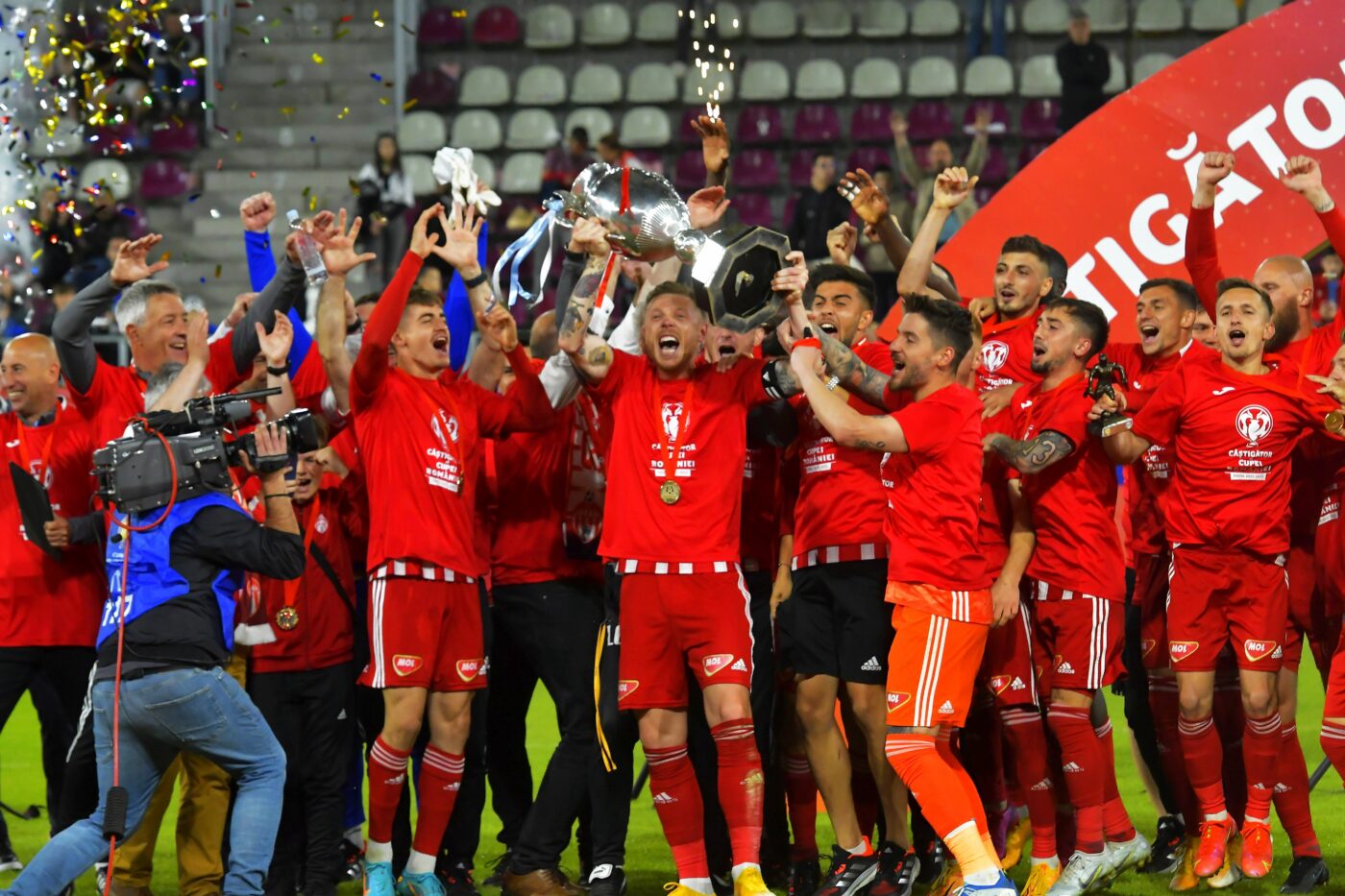 Jucătorul ajuns la națională, la un an după ce a vrut să se lase de fotbal. „Mă gândeam să mă fac jandarm sau polițist. Morala e să nu renunți la visurile tale” | EXCLUSIV