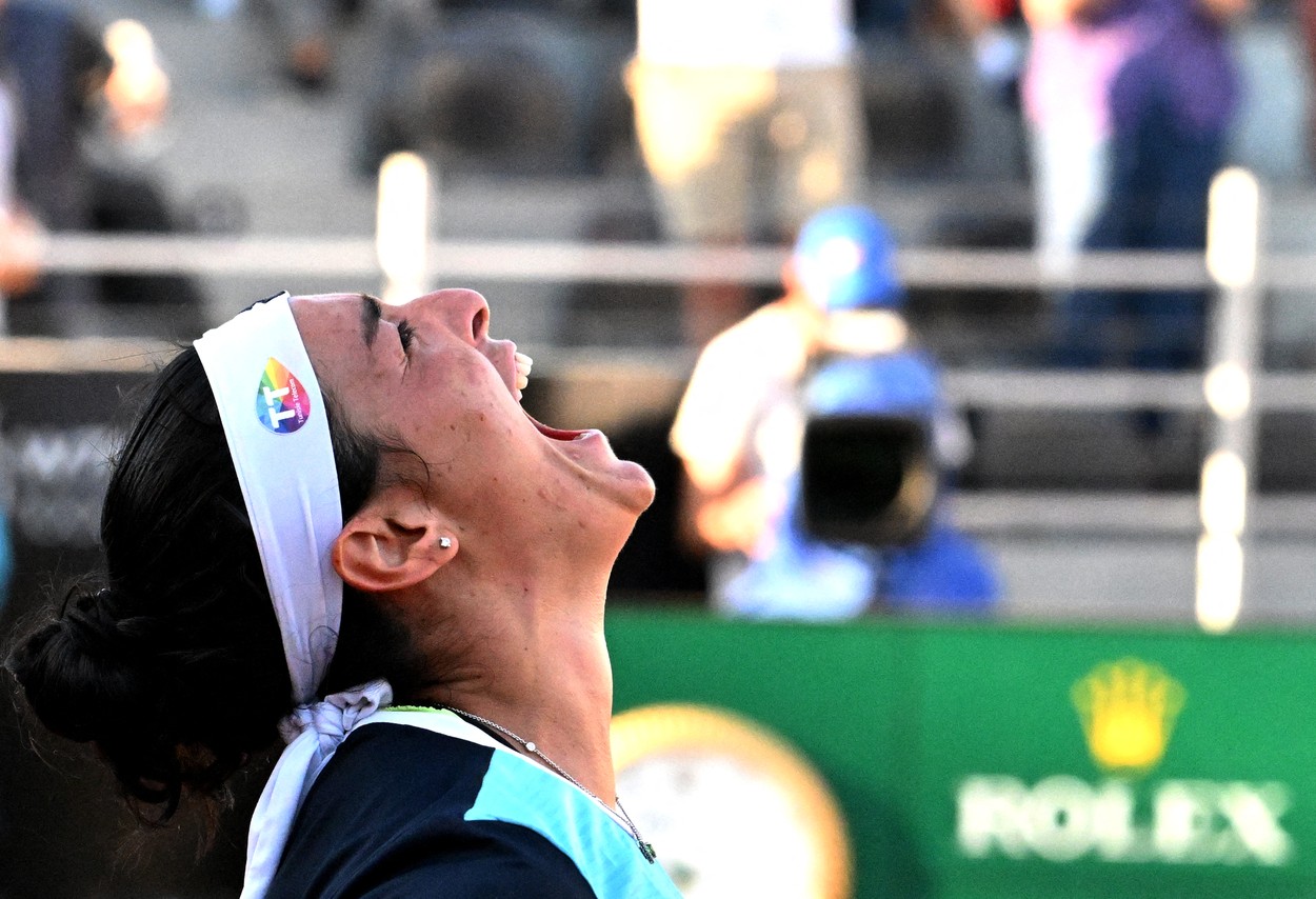 Revenirea anului la Roma: Ons Jabeur a fost condusă cu 6-1, 5-2 și 30-0 de Maria Sakkari! Cât s-a terminat meciul și cum arată semifinalele
