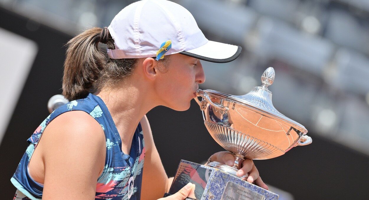Iga Swiatek a renunțat la tot pentru Roger Federer! E prima femeie din tenis care semnează un contract cu această firmă, iar rivala Simonei Halep a făcut anunțul: „Sunt încântată!”