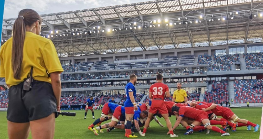 Primul derby la rugby pe noua arenă din Ghencea: s-a terminat 23-23 după un final spectaculos! Două femei au arbitrat confruntarea la tușe