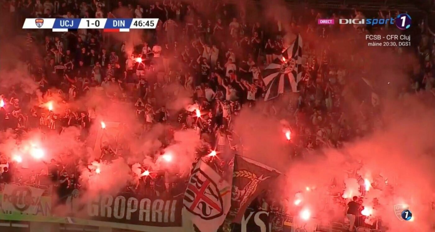 Atmosferă superbă creată de suporterii lui U Cluj la meciul de baraj cu Dinamo! Ce a făcut galeria „șepcilor roșii” | FOTO