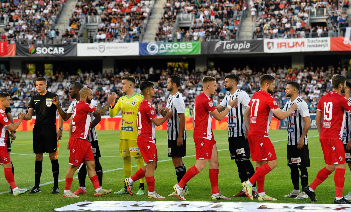 Dinamo a chemat preotul înainte de barajul cu U Cluj! Ce îi așteaptă pe jucători în cursul zilei de sâmbătă | EXCLUSIV