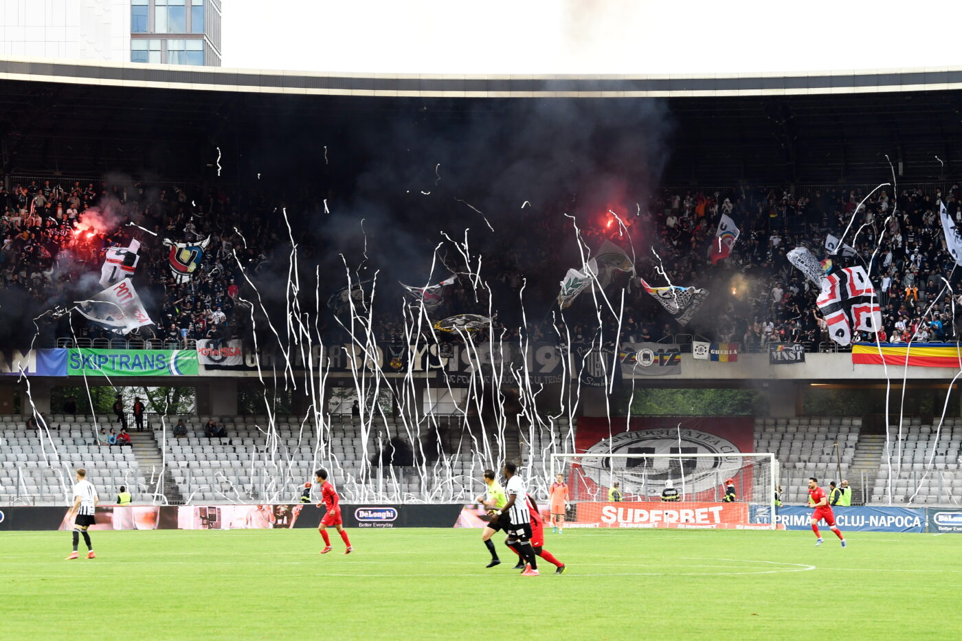 Va fi spectacol în tribune la ”U” Cluj – Dinamo! Fanii mențin ”frăția” și la barajul pentru Liga 1 și vor merge împreună pe Cluj Arena. Câte bilete au primit ”câinii roșii”