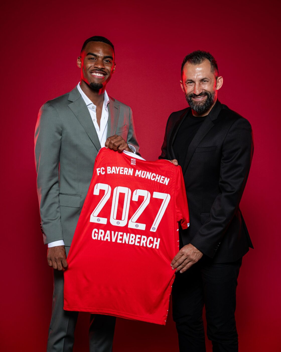 Live Blog Bursa Transferurilor: cele mai importante lovituri de mercato din Premier League, Bundesliga, Serie A, La Liga și Ligue 1. Bayern l-a prezentat oficial pe Ryan Gravenberch