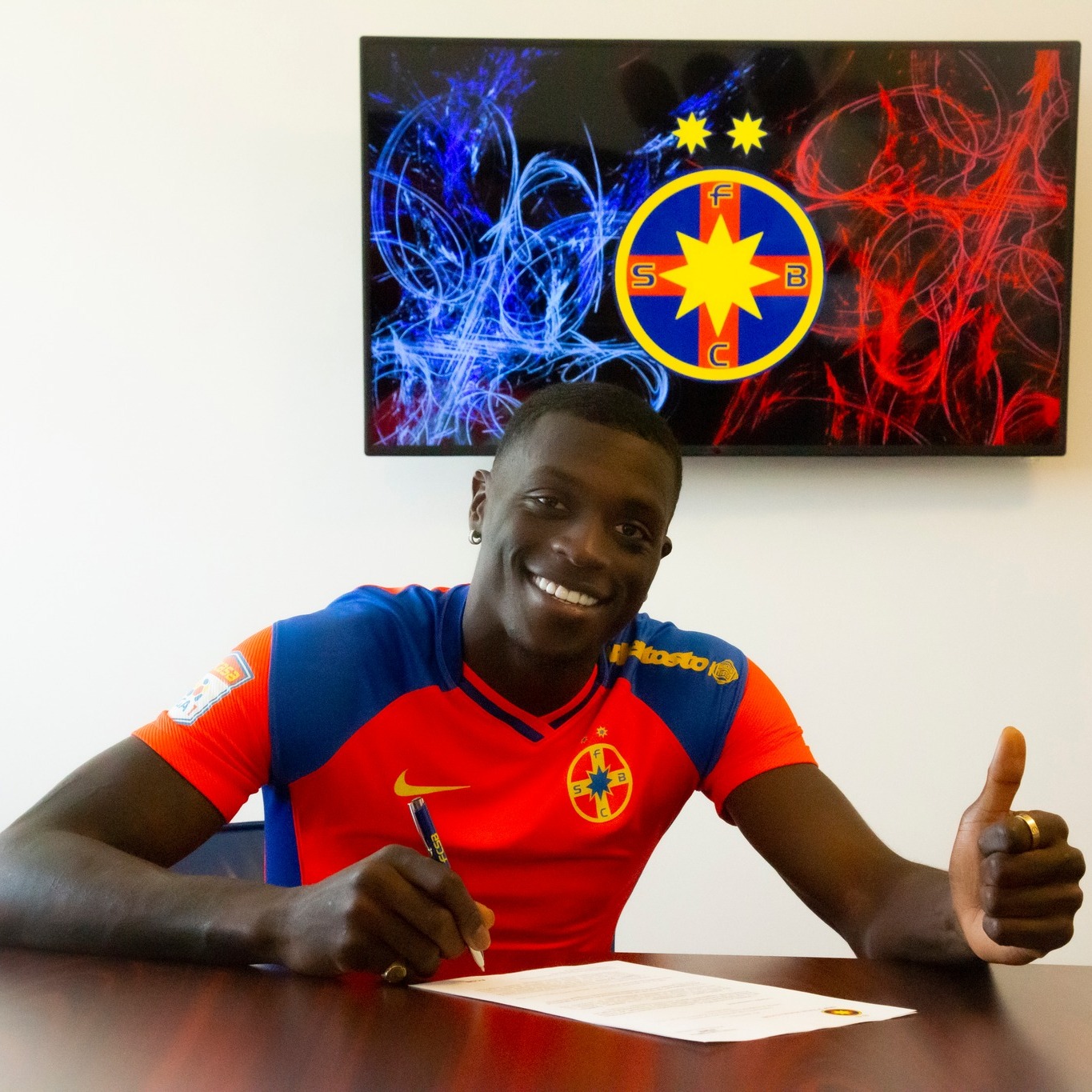 Live Blog Bursa Transferurilor: cele mai importante lovituri de mercato din Liga 1. Joyskim Dawa este noul jucător al celor de la FCSB!