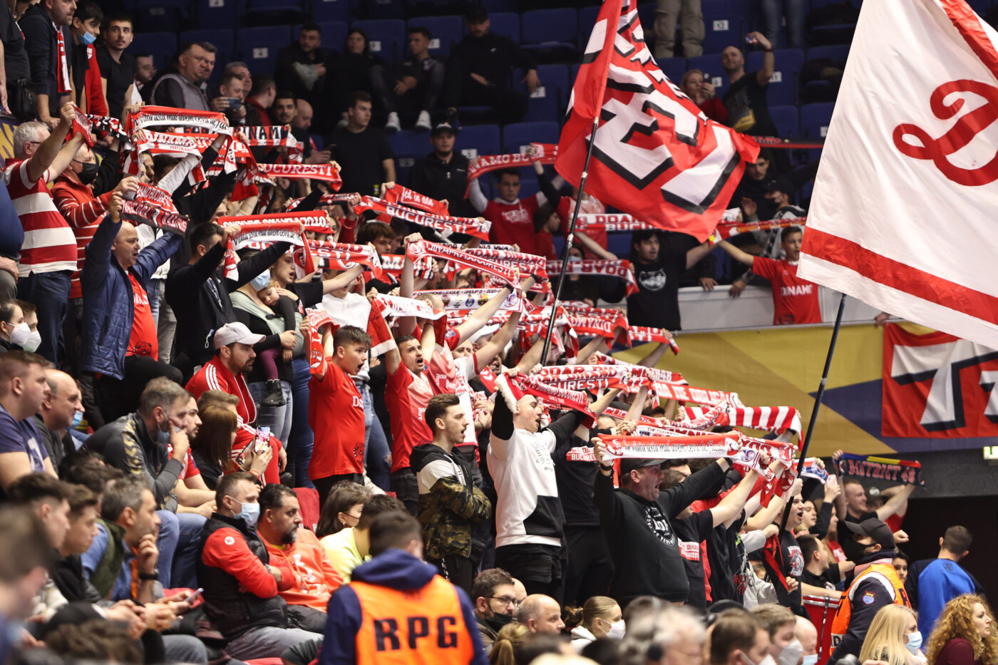 Galeria lui Dinamo, revenire spectaculoasă la meciurile din Liga Campionilor! Jucătorii campioanei României sunt în al nouălea cer: „Cea mai bună veste!” | EXCLUSIV