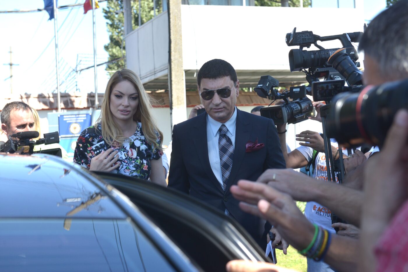 Valentina Pelinel, nevasta lui Cristi Borcea, executată silit pentru 700.000 de euro pentru un credit luat cu fostul ei soț Cristi Boureanu! „Nu ne rămâne niciun ban!”