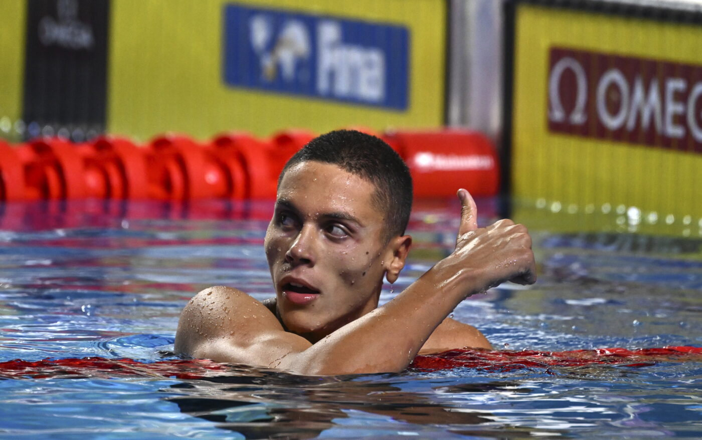 David Popovici, gest demn de un campion mondial! Ce a făcut înotătorul pentru o fetiță grav bolnavă