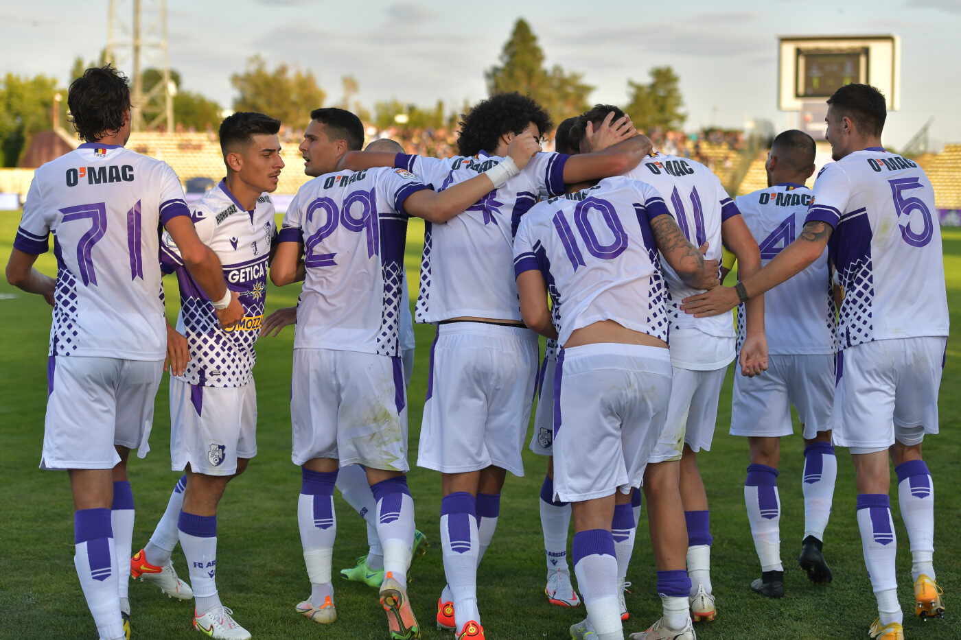 FC Argeș a oficializat încă trei transferuri. Echipa din Trivale a acontat până acum 14 jucători