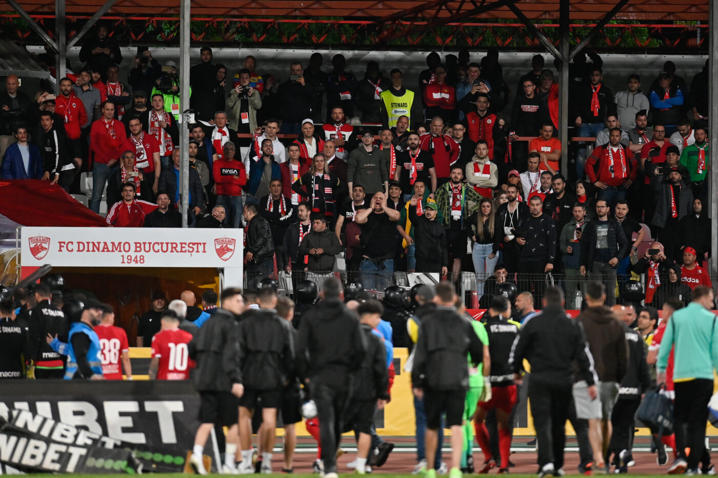 Fanii din PCH, chemați alături de echipa din Liga 3. „Noi suntem Dinamo! Suporterii sunt bineveniți la noi!”