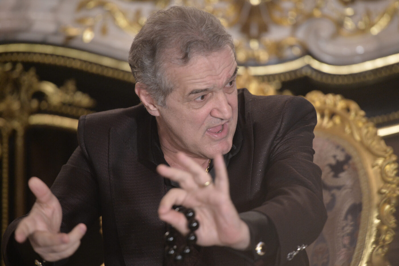 Gestul șocant pe care antrenorul l-a făcut față de Gigi Becali. „L-a dat afară din vestiar!”. Ce decizie a luat patronul