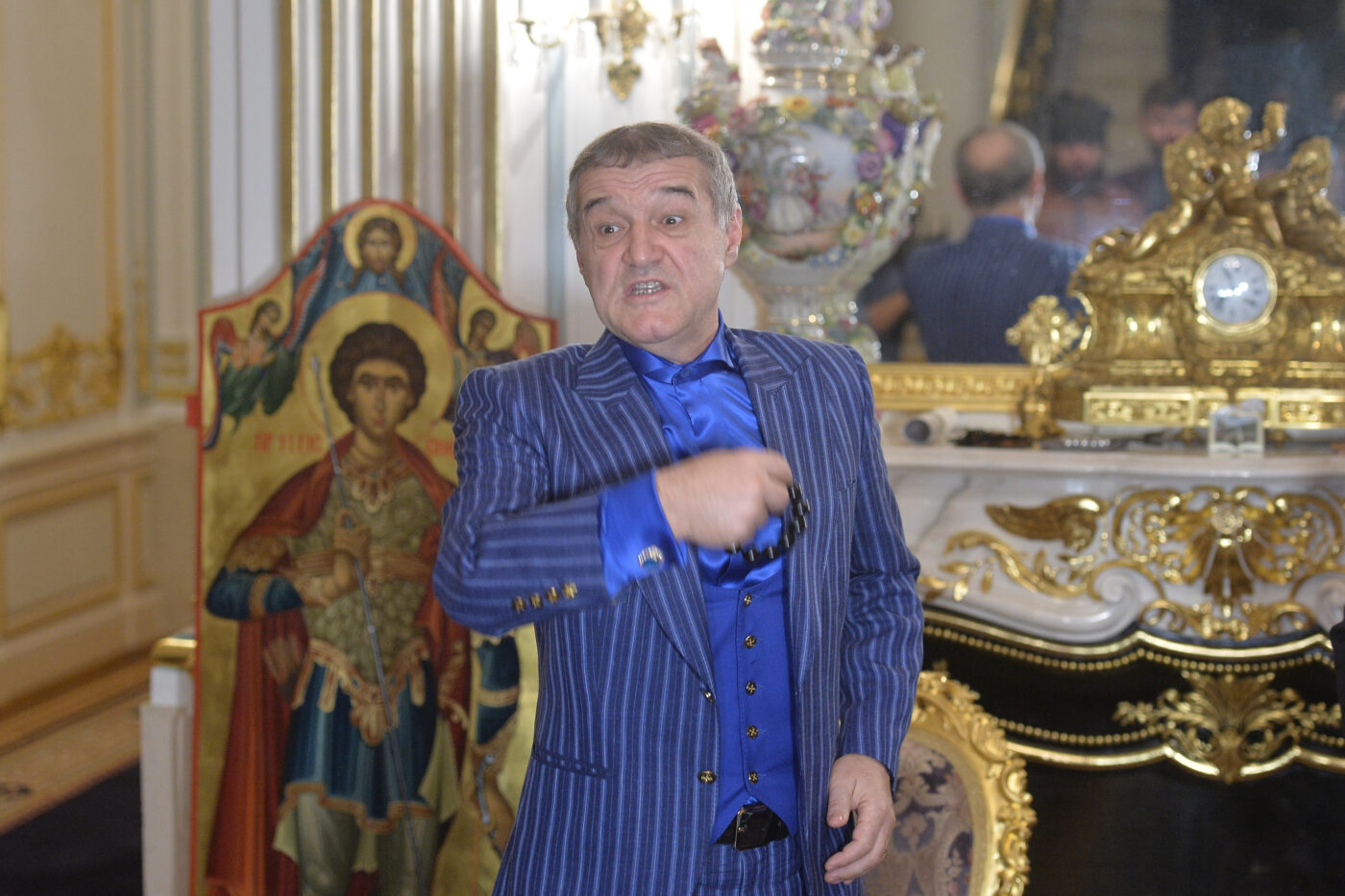 După transferul lui Joyskim Dawa, Gigi Becali anunță marele avantaj al FCSB-ului în fața rivalei CFR Cluj: „Acum nu mai merge, tată!”