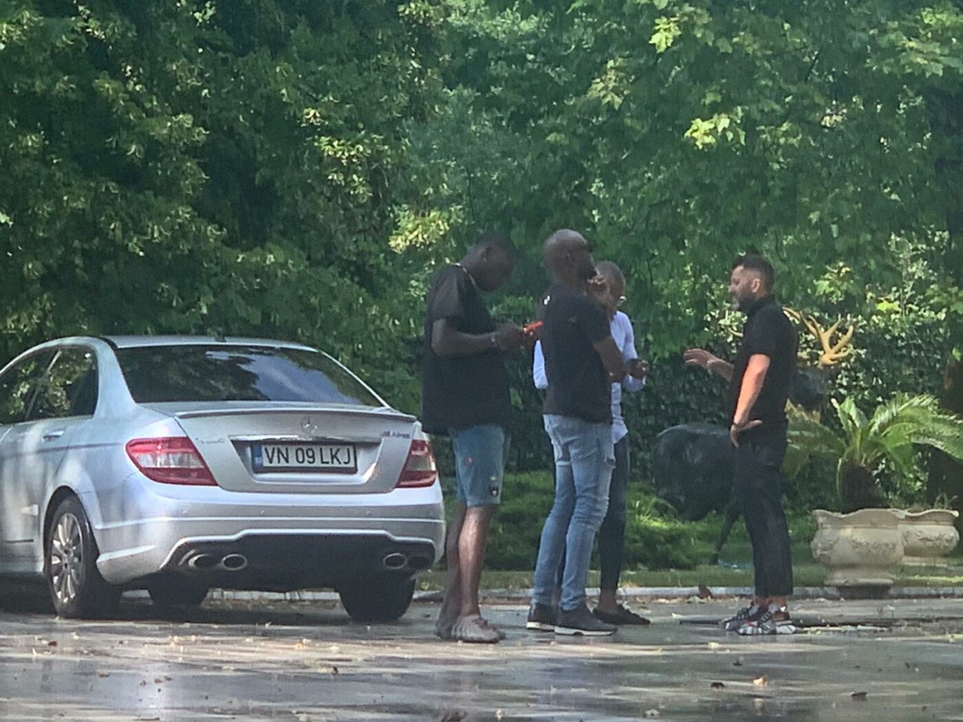 Joyskim Dawa a ajuns la negocierile cu Gigi Becali! Primele imagini cu fundașul camerunez | FOTO & VIDEO