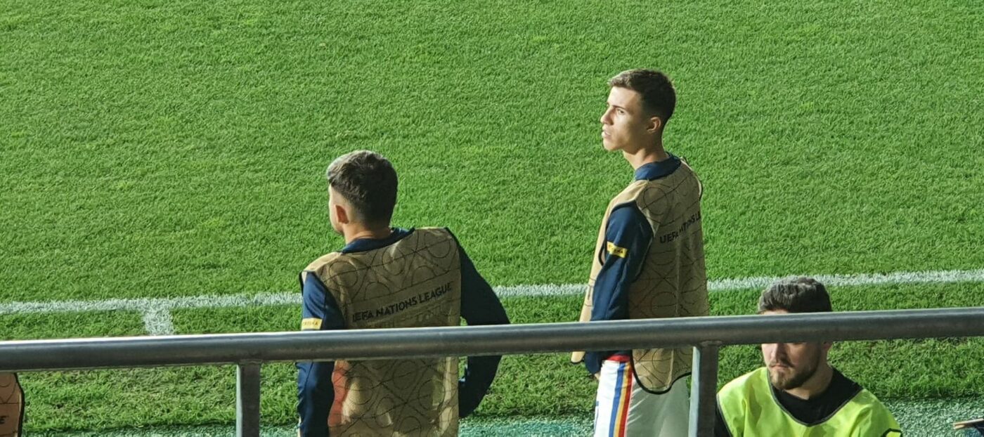 Octavian Popescu și Florin Tănase, idoli pentru puștii din Giulești veniți la meciul României! Jucătorii de la FCSB, luați „pe sus” de fani: „Vorbim la final!” | EXCLUSIV