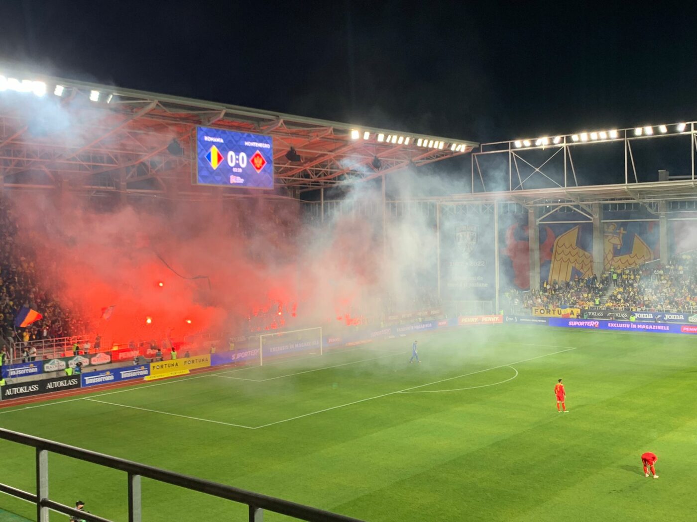 Atmosferă de gală pe Stadionul Giulești în meciul României contra Muntenegrului | VIDEO