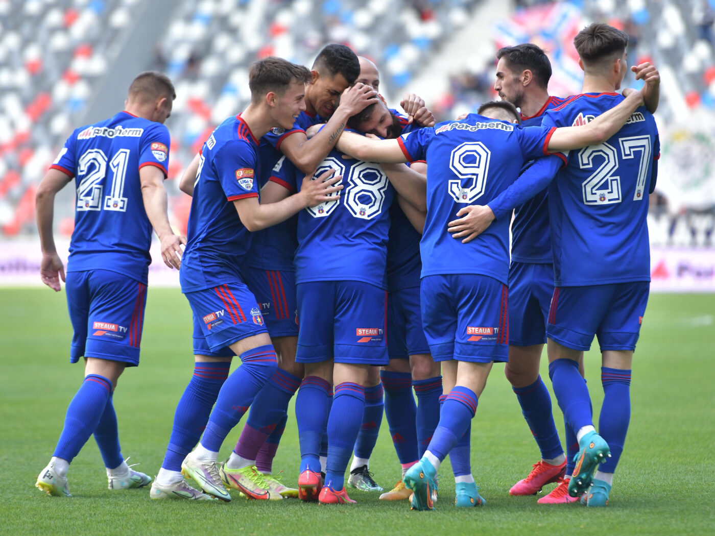 Scandal după ce Rapid a transferat de la CSA Steaua. „E tipul de management din cauza căruia l-am pierdut și pe David Popovici”