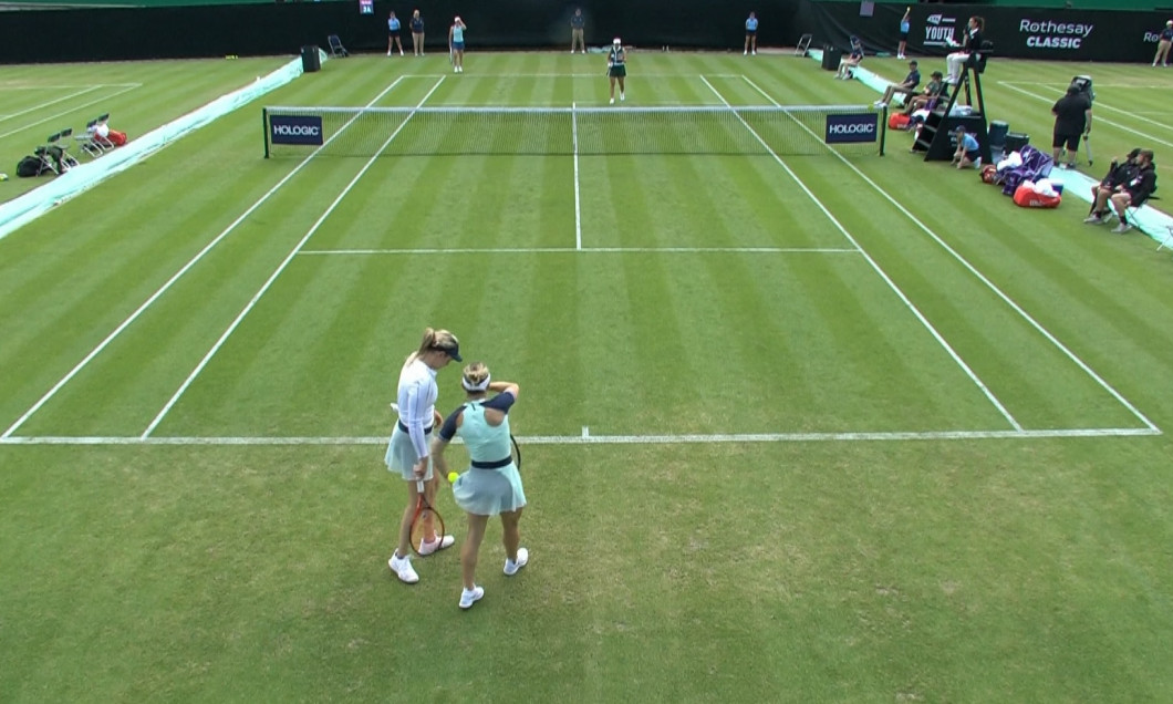 Simona Halep, învinsă dramatic în proba de dublu de la Birmingham. Câți bani a câștigat fostul lider mondial | VIDEO