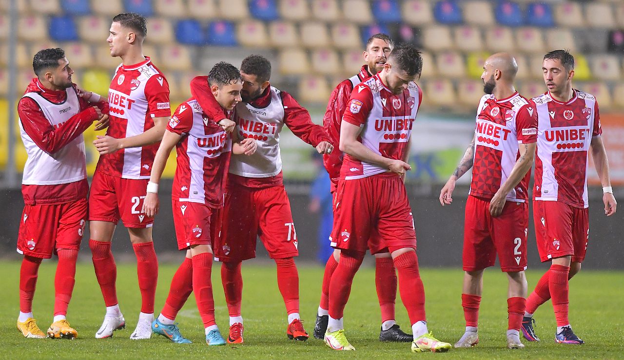Rapid profită de dezastrul de la Dinamo și îi „fură” un fotbalist! Jucătorul îl are mentor pe Dan Nistor | EXCLUSIV ProSport LIVE
