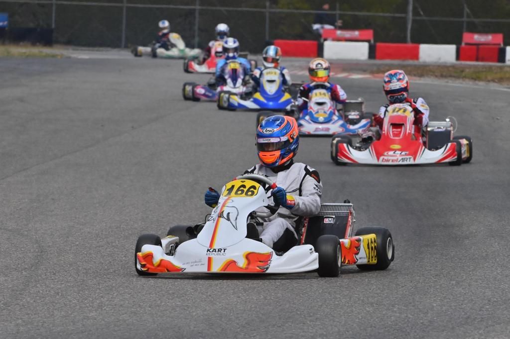 Ei sunt sportivii care nu vor să audă de vacanță! Aproape 130 de piloți la a doua etapă din Campionatul Național de karting la Tîrgu Secuiesc | FOTO