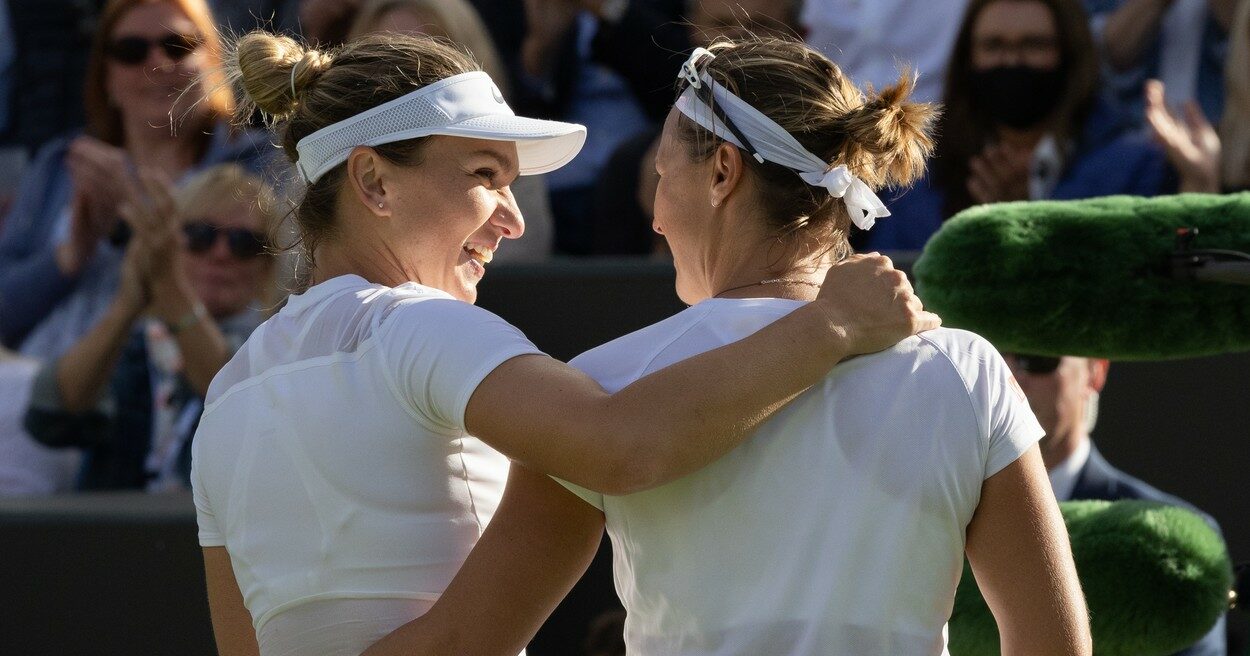 Simona Halep, reacție misterioasă când a fost întrebată ce i-a spus adversarei la ureche după meciul de la Wimbledon: „Rămâne între mine și ea!”