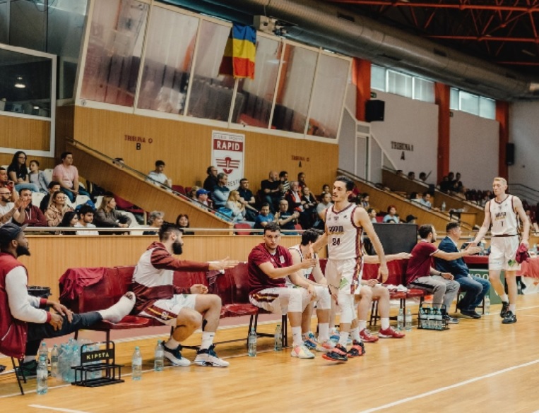 Rapid se mișcă puternic și în baschet, după ce a luat titlul la handbal feminin! Și-a luat antrenor de top și investește în jucători după ce a terminat sezonul intern pe locul 13