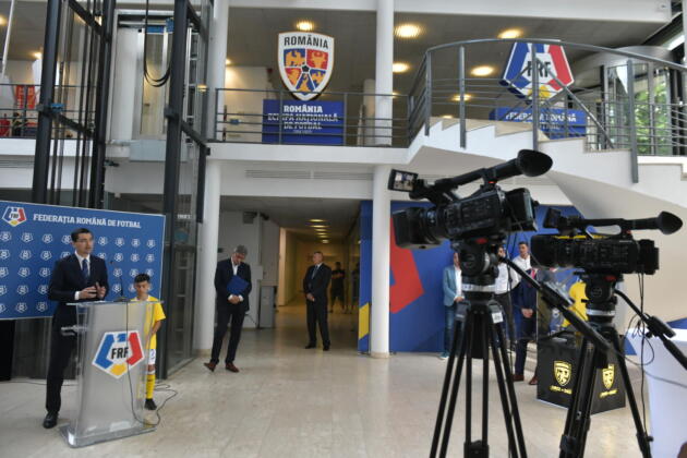 Discursul halucinant pe care Răzvan Burleanu l-a ținut la chermeza FRF, în fața lui Eduard Novak și Gino Iorgulescu! Ce a putut să spună președintele federației: „Se va vorbi peste 100 de ani despre viziunea asta”
