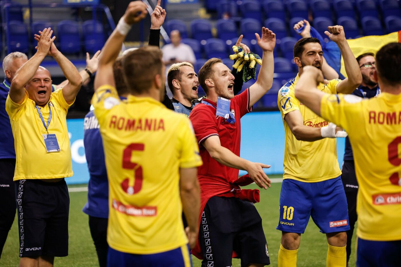 România este în finala Campionatului European de minifotbal! „Tricolorii” au trecut de Bulgaria după loviturile de departajare și se vor lupta cu Azerbaidjan pentru marele trofeu