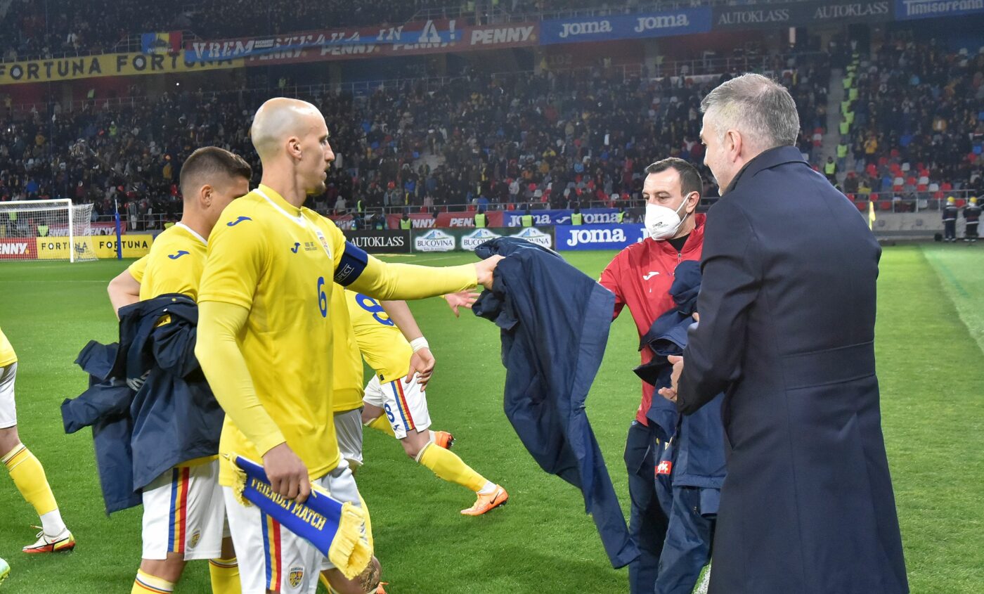 Vlad Chiricheș, atacat din toate părțile după gafele din Muntenegru – România: „Nu mai merge asta cu băiatul bun!”. Nici Răzvan Burleanu nu a scăpat