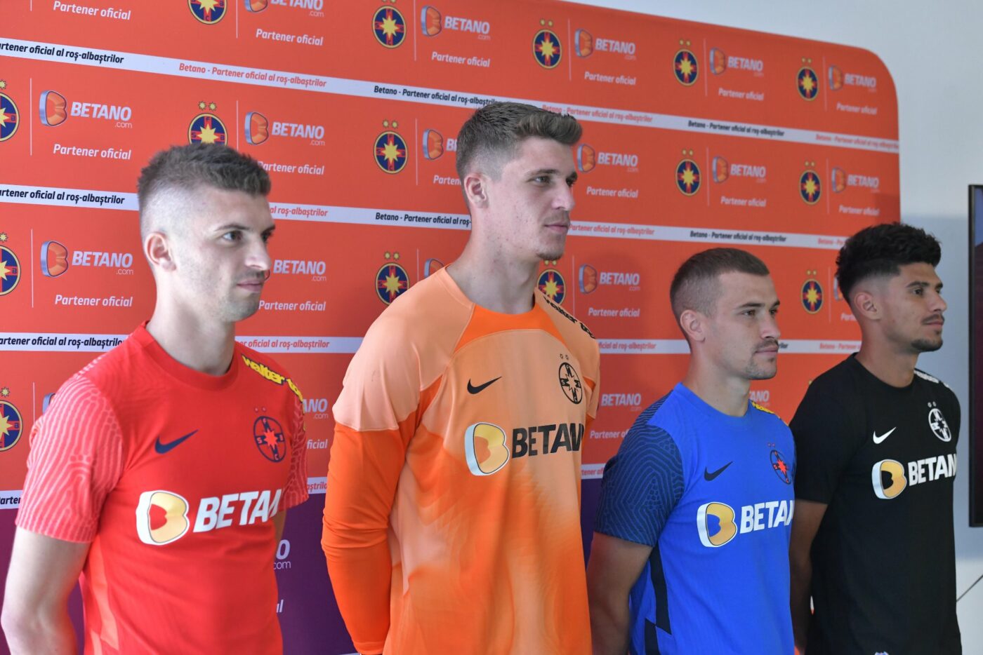 Basarab Panduru, glume pe seama echipamentului FCSB pe care apare sigla suporterilor: „Depinde de atmosfera de pe lângă echipă”