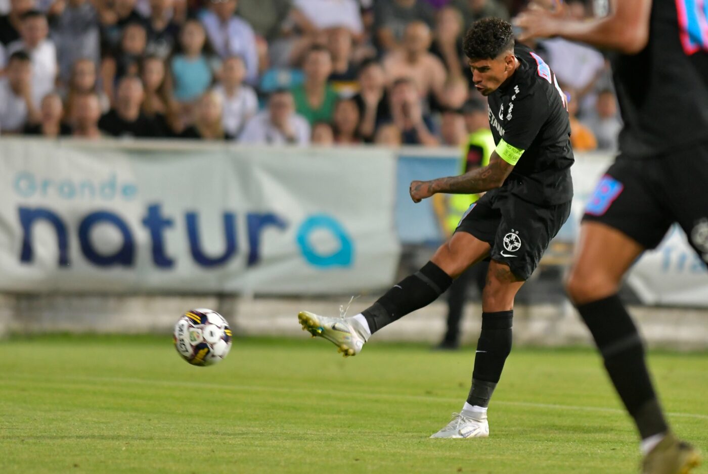 Momentul pe care puțină lume l-a înțeles: de ce a ezitat Florinel Coman să preia banderola de căpitan al FCSB la meciul de la Galați?!