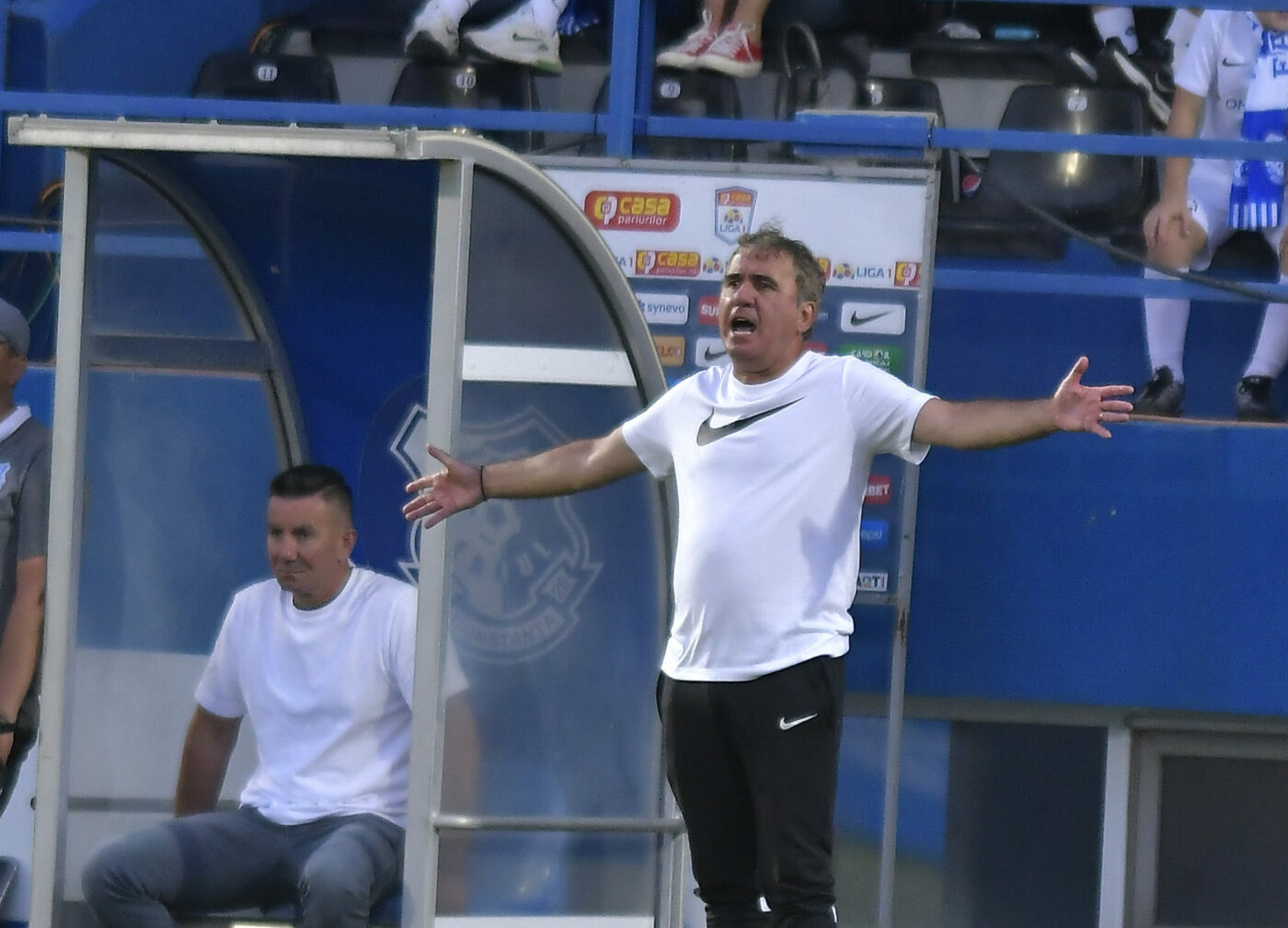 Absențe importante pentru Gică Hagi la meciul Farul – FC U Craiova 1948. „Formația noastră nu va putea conta pe 11 jucători!” Denis Alibec și Tudor Băluță, out