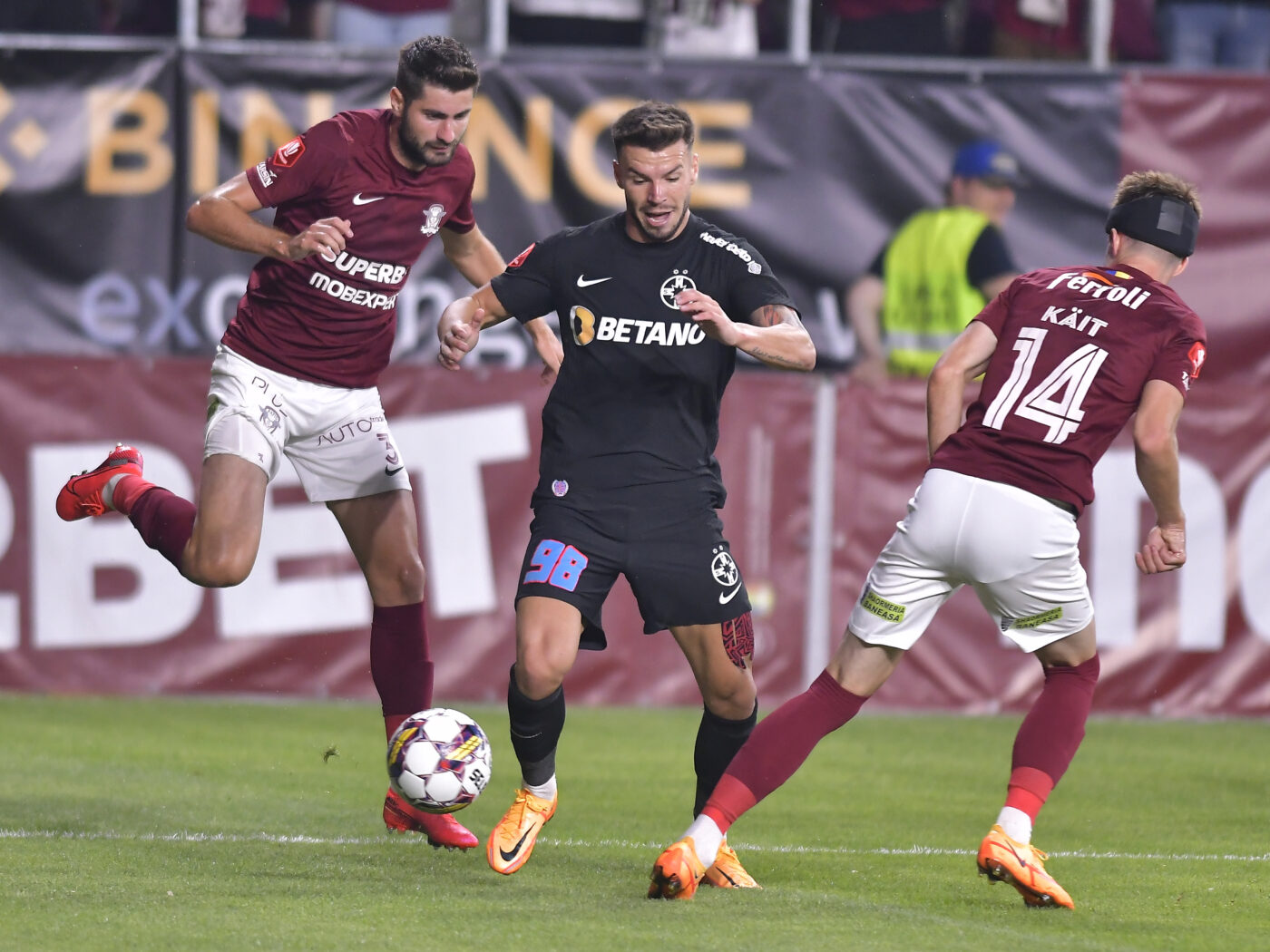 Cele mai interesante statistici despre derby-ul FCSB-Rapid! 9 antrenori au condus în istorie ambele echipe, însă doar Cristiano Bergodi mai este în activitate. Ienei și Lăcătuș împart primul loc într-un clasament special | SPECIAL