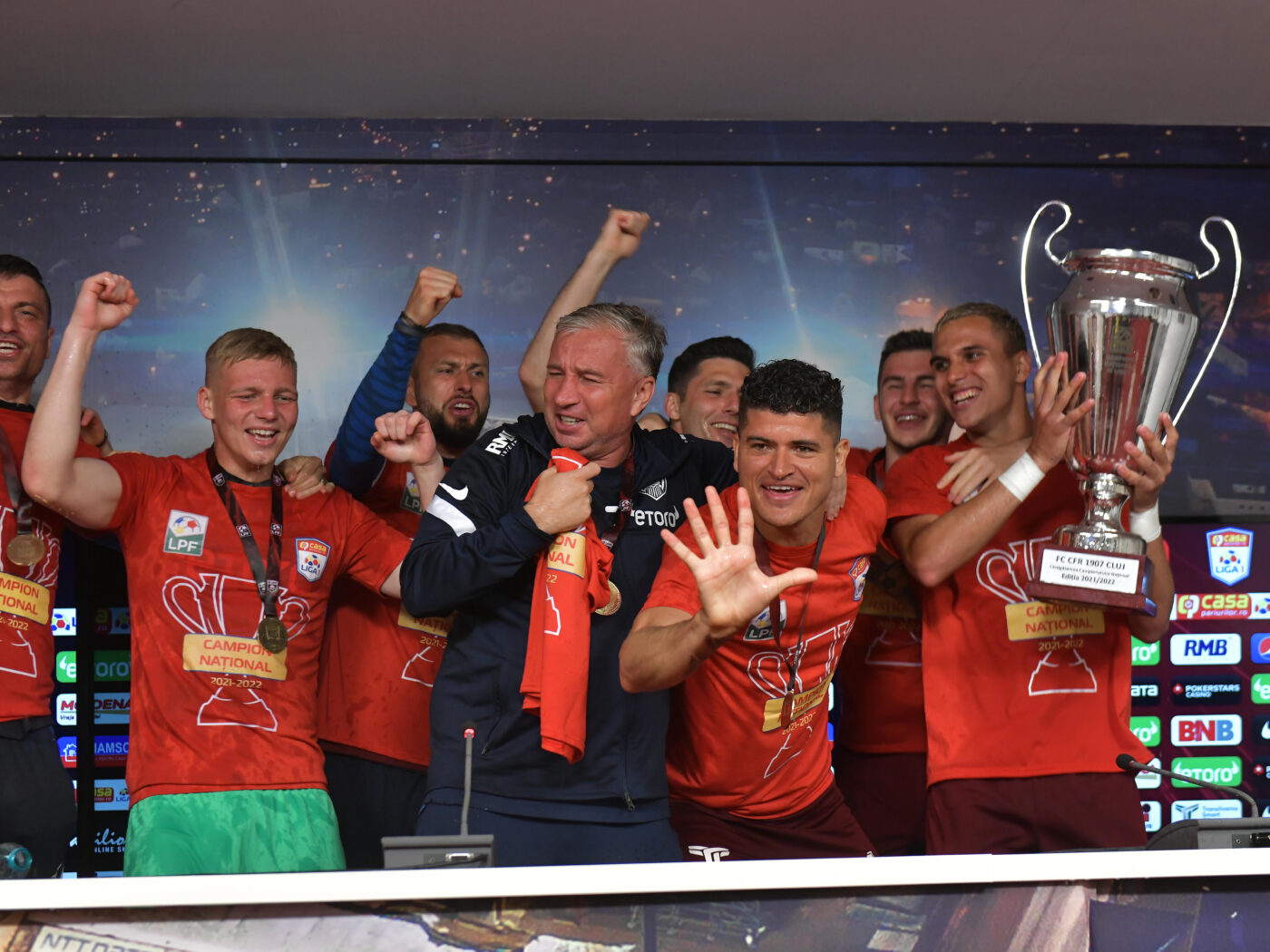 Dan Petrescu a prins aripi, se compară cu Alex Ferguson și este convins că va fi iar campion: „Dacă rămân, 99% este luat!”