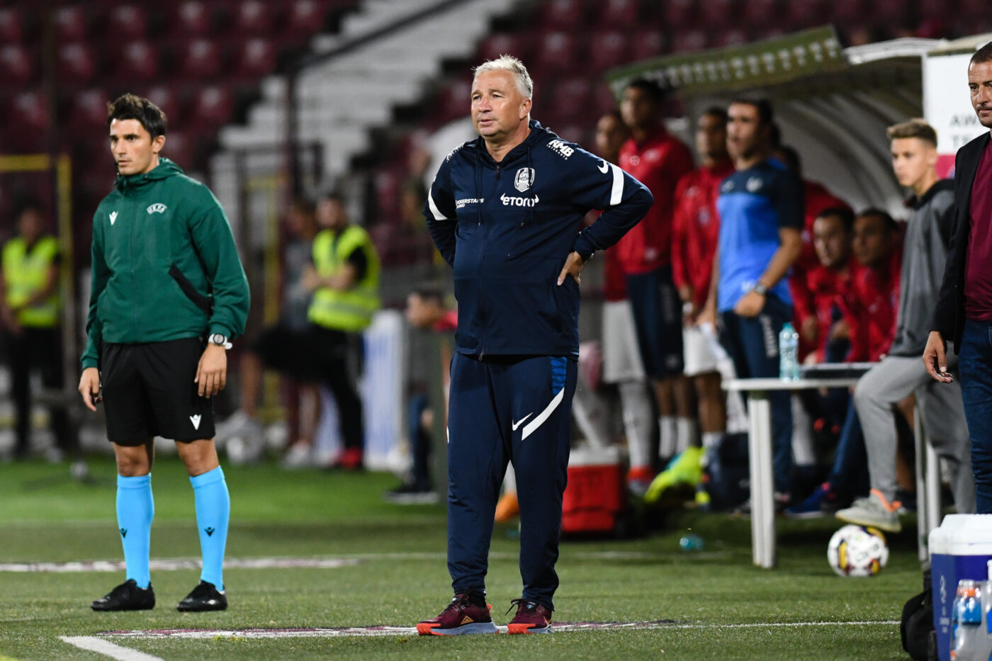Așa ceva nu s-a mai văzut: ce a făcut Dan Petrescu, mai bine de 15 minute, după eliminarea catastrofală cu Pyunik! Imaginile dezastrului de la CFR Cluj | FOTO