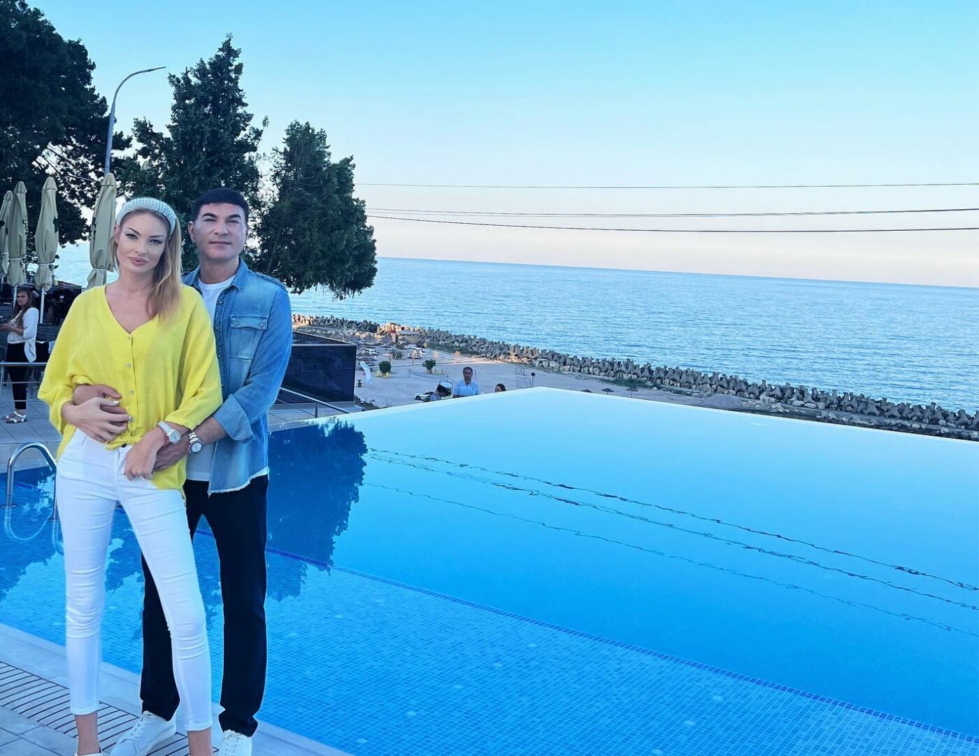 Ce au făcut Valentina Pelinel și Cristi Borcea în piscina infinity a hotelului pe care îl au la mare: „Am testat-o!”