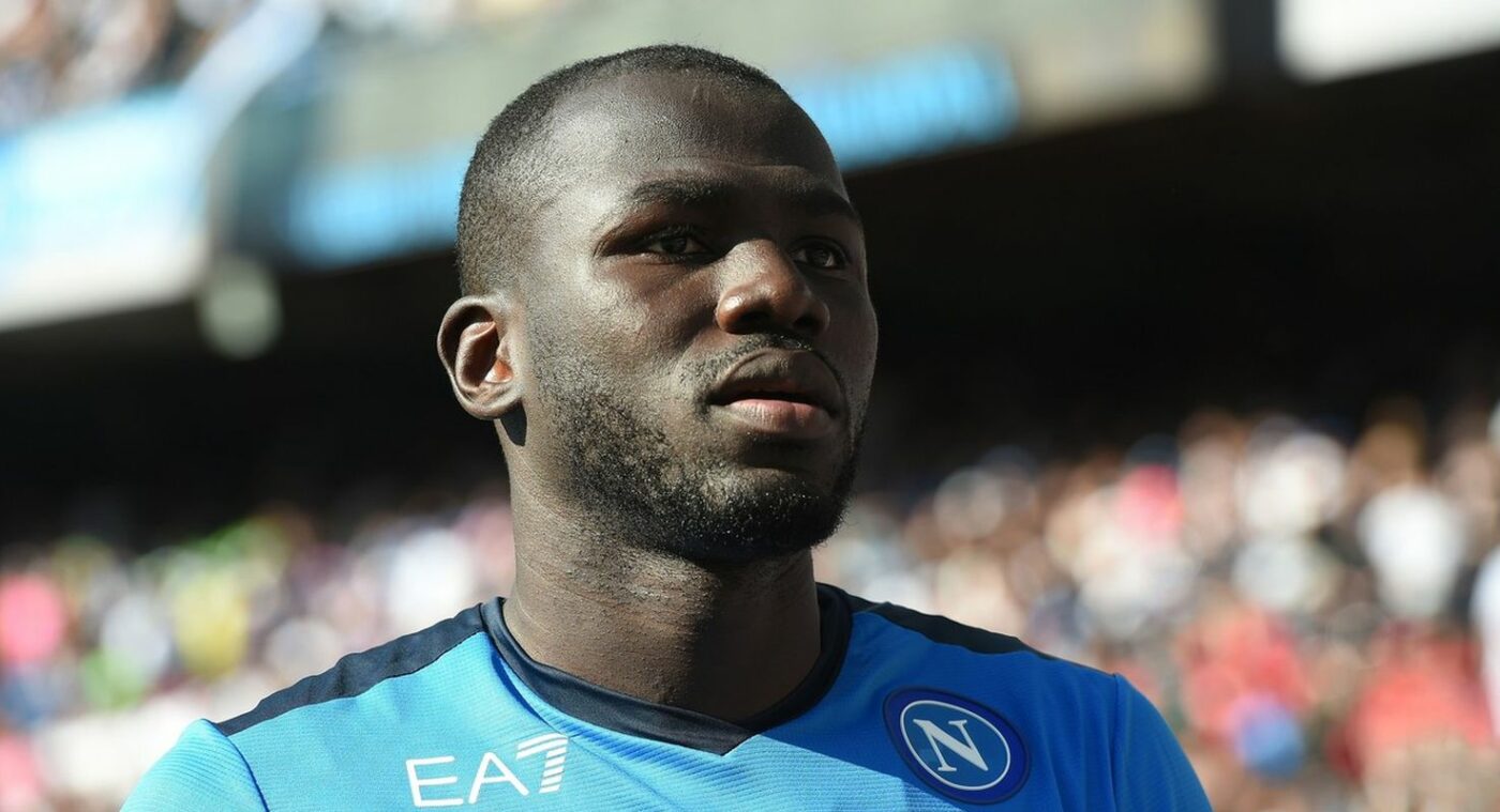 Chelsea Londra vrea cu disperare să dea o lovitură de top pe piața transferurilor și a discutat cu agentul vedetei lui Napoli, Kalidou Koulibaly!