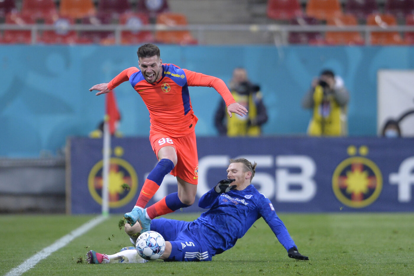 FCSB – FC U Craiova 0-0, Live Video Online, în etapa 3 din Superliga României. Prima jumătate a reprizei se joacă pe contre!