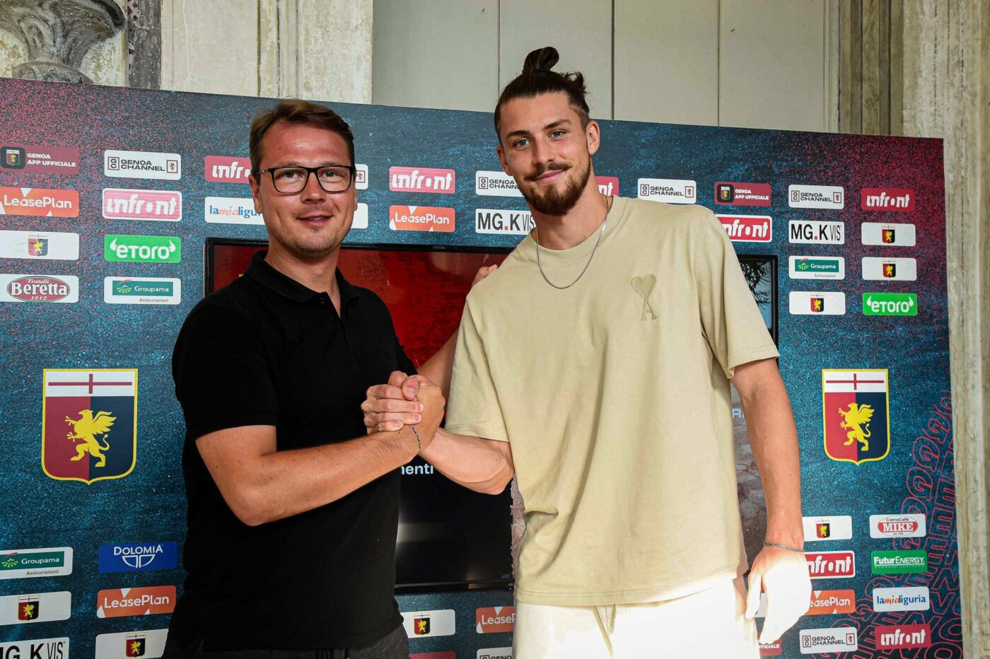 S-au aflat cifrele oficiale în transferul lui Radu Drăgușin. Cât a plătit Genoa pentru a îl aduce pe român de la Juventus
