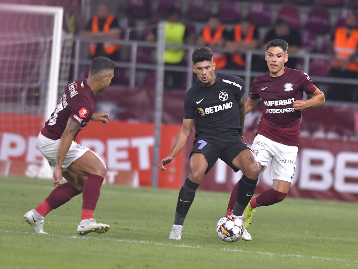 FCSB – Rapid va fi condus la centru de un arbitru care a fost suspendat de UEFA și care nu mai este pe lista FIFA! Kyros Vassaras ar fi ales deja cine va fi la derby | EXCLUSIV