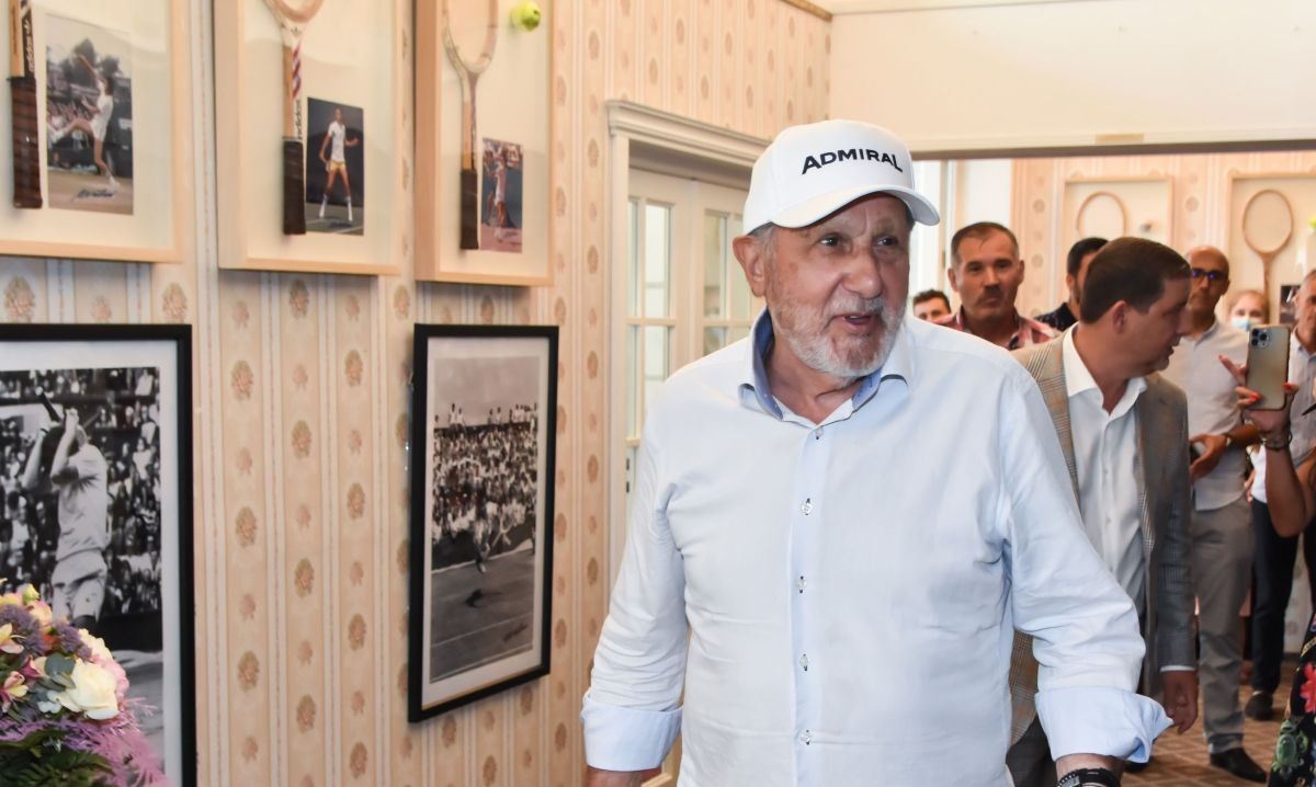 Ilie Năstase, aproape de tie-break-ul vieții. Legenda tenisului mondial și-a inaugurat expoziția „Tie-break 76”, la Ateneul Național Iași. „Săgeți” către primarul general Nicușor Dan | SPECIAL