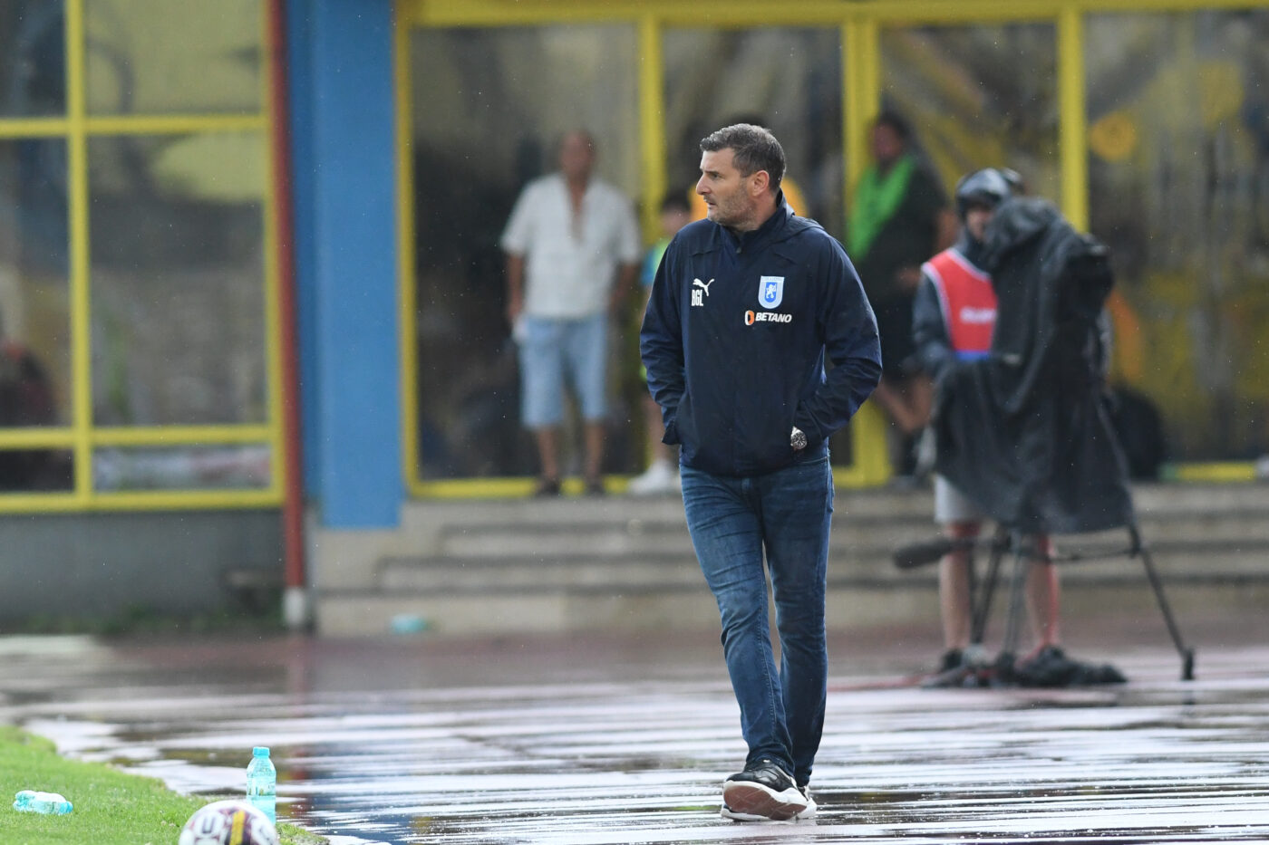 Laszlo Balint dă vina pe jucătorii Universității Craiova pentru situația proastă de la echipă. „Nu poți să iei gol din prima fază fixă dacă vrei să te bați la trofeu!”