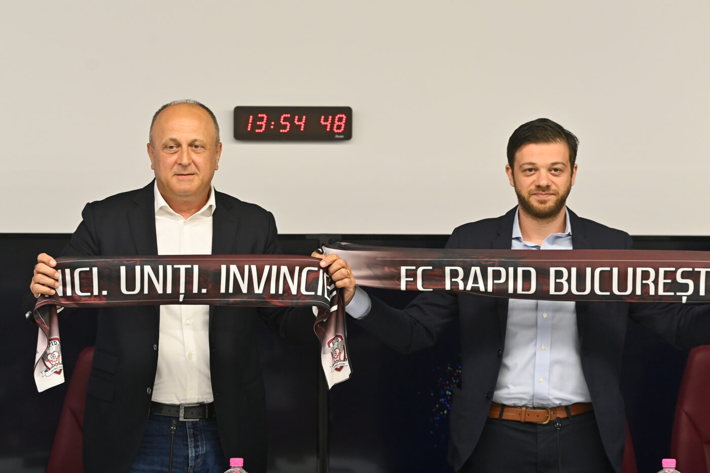 Victor Angelescu și Dan Șucu vor să-i dea lovitura lui Mihai Rotaru! Rapid a intrat pe fir și vrea să „fure” jucătorul cu care Universitatea Craiova negociază intens | EXCLUSIV