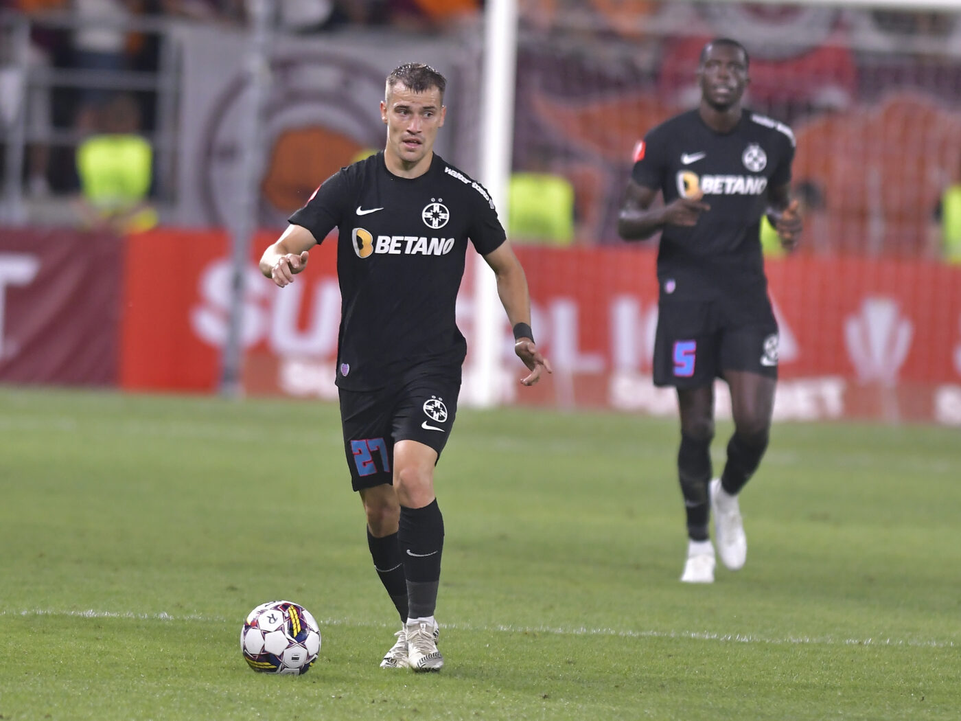 Rămâne Darius Olaru la FCSB?! Gigi Becali a anunțat ce răspuns a primit din partea arabilor, după ce le-a solicitat 7 milioane de euro în schimbul mijlocașului