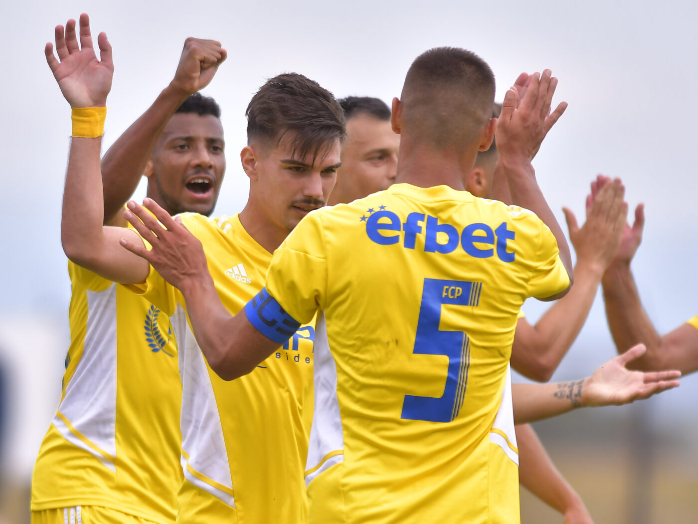Ponturi pariuri pentru Petrolul Ploiești – FC Voluntari și Botoșani – Chindia, meciurile zilei în Superliga (P)