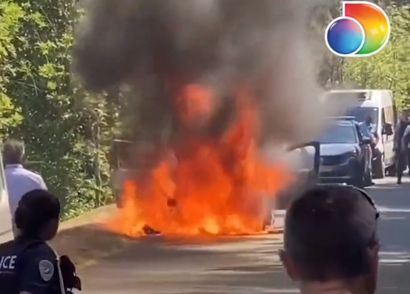 Panică în Turul Franței! A luat foc pe cățărare, chiar înainte de finalul etapei. Cum s-a terminat momentul horror | VIDEO